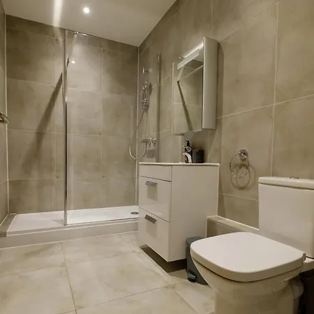 Charming And Bright Flat - Wi-fi Included! * Bristol
