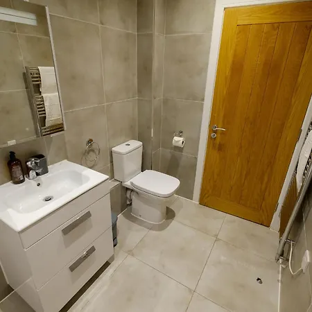 Charming And Bright Flat - Wi-fi Included! * Bristol