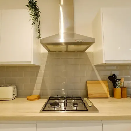 Charming And Bright Flat - Wi-fi Included! *